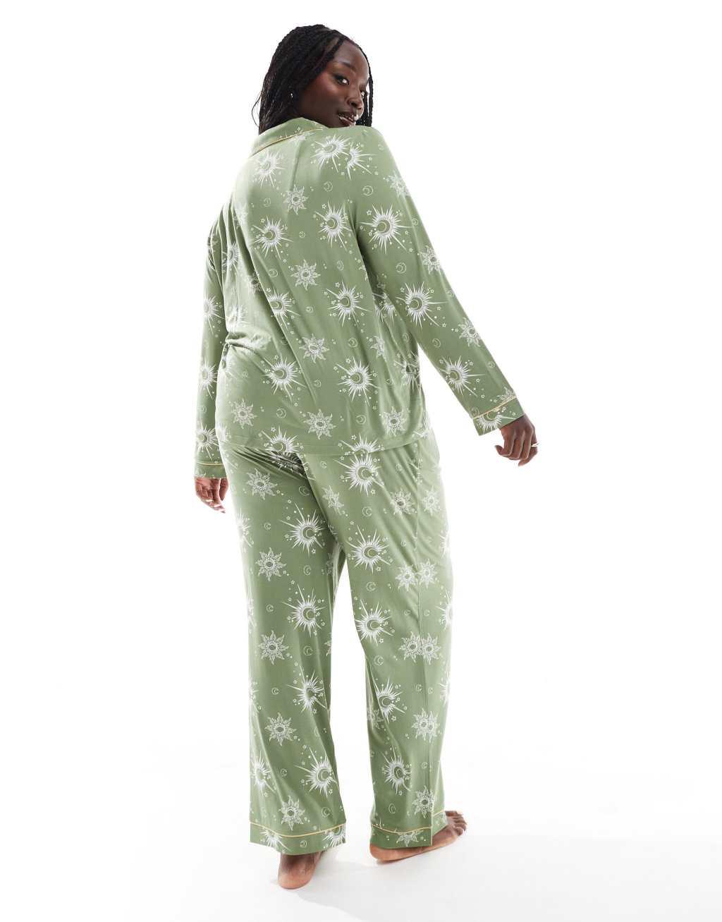 Chelsea Peers Curve poly gold celestial print long sleeve revere top and pants pajama set in green Product Image