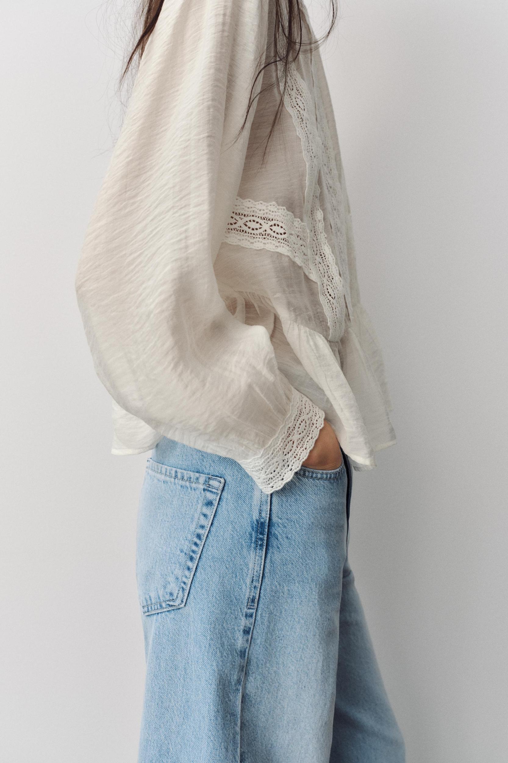 LACE BLOUSE Product Image