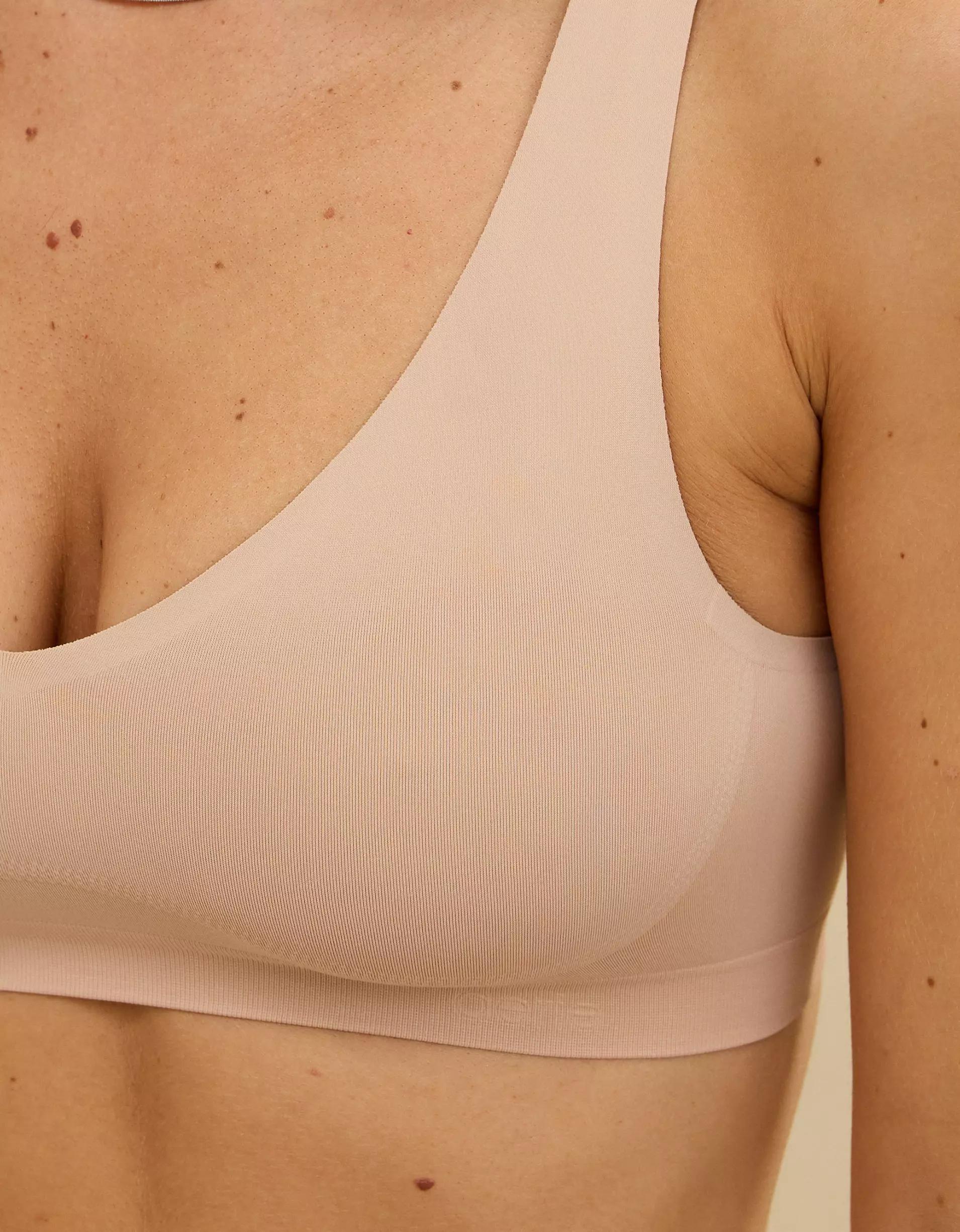 SMOOTHEZ Seamless Plunge Bralette Product Image