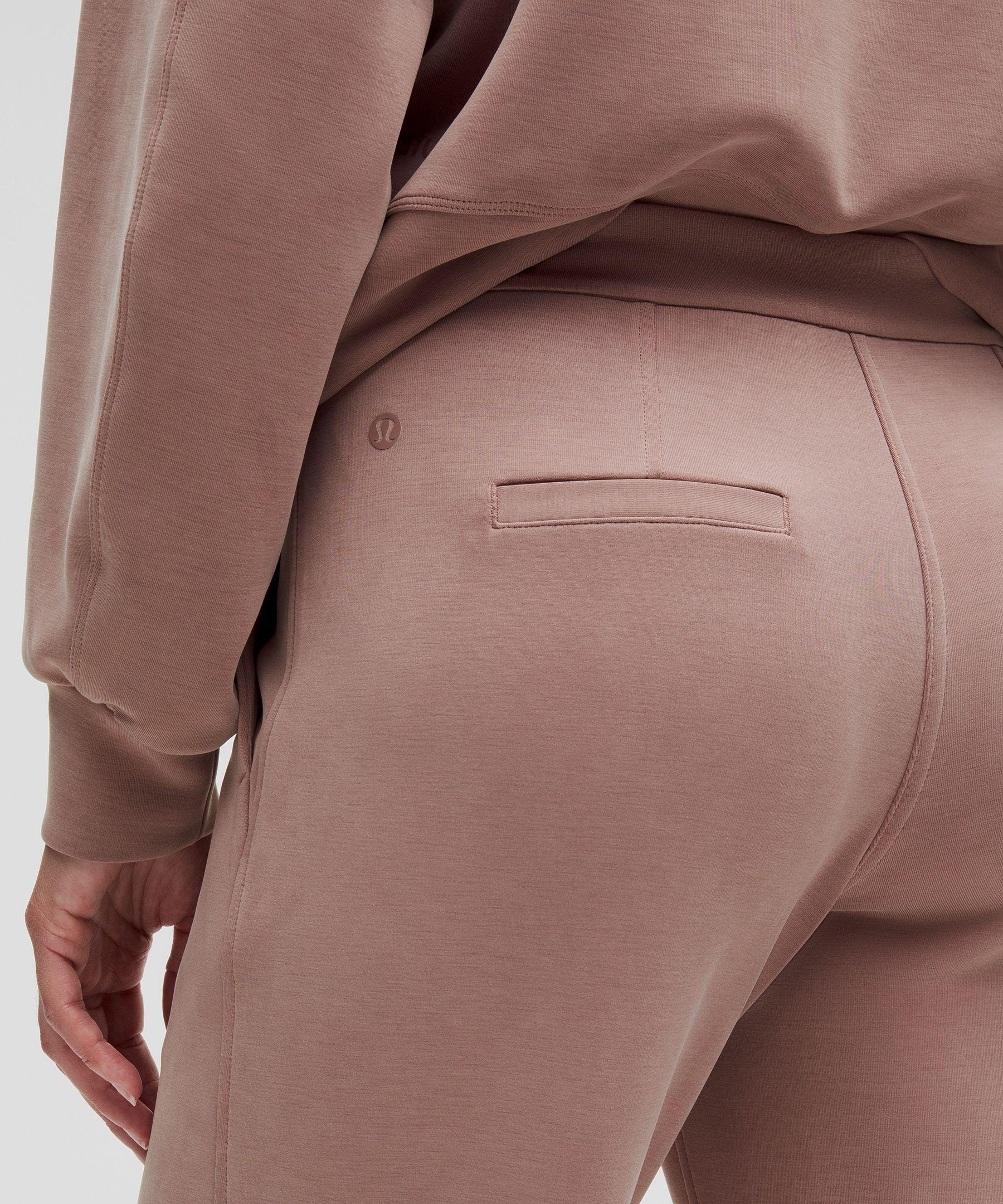 Softstreme Pintuck Mid-Rise Pant *Regular Product Image