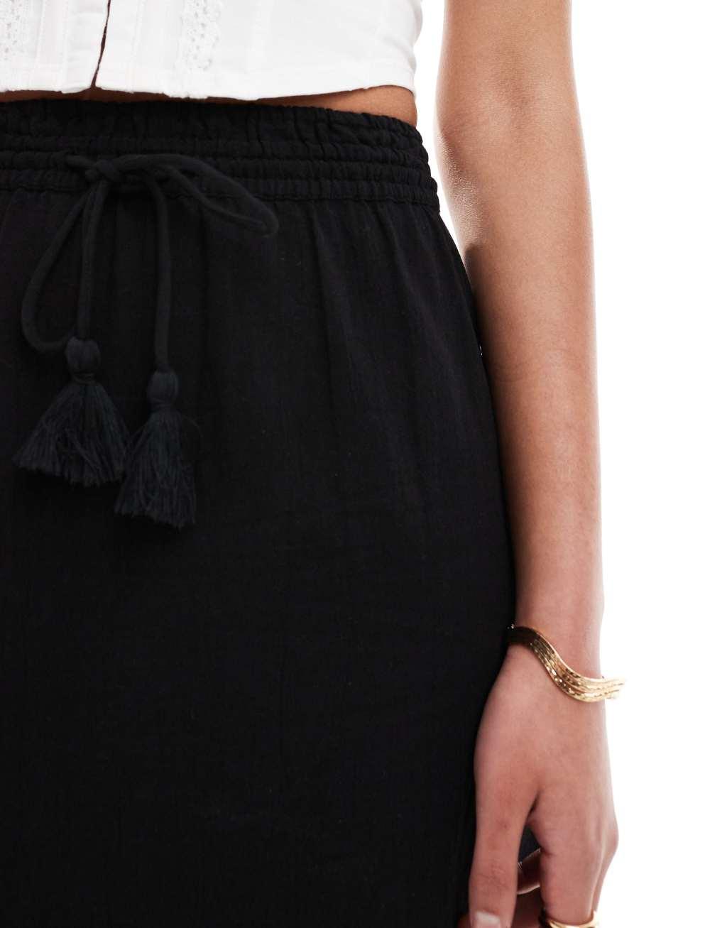 Vero Moda Tall boho maxi skirt in black Product Image
