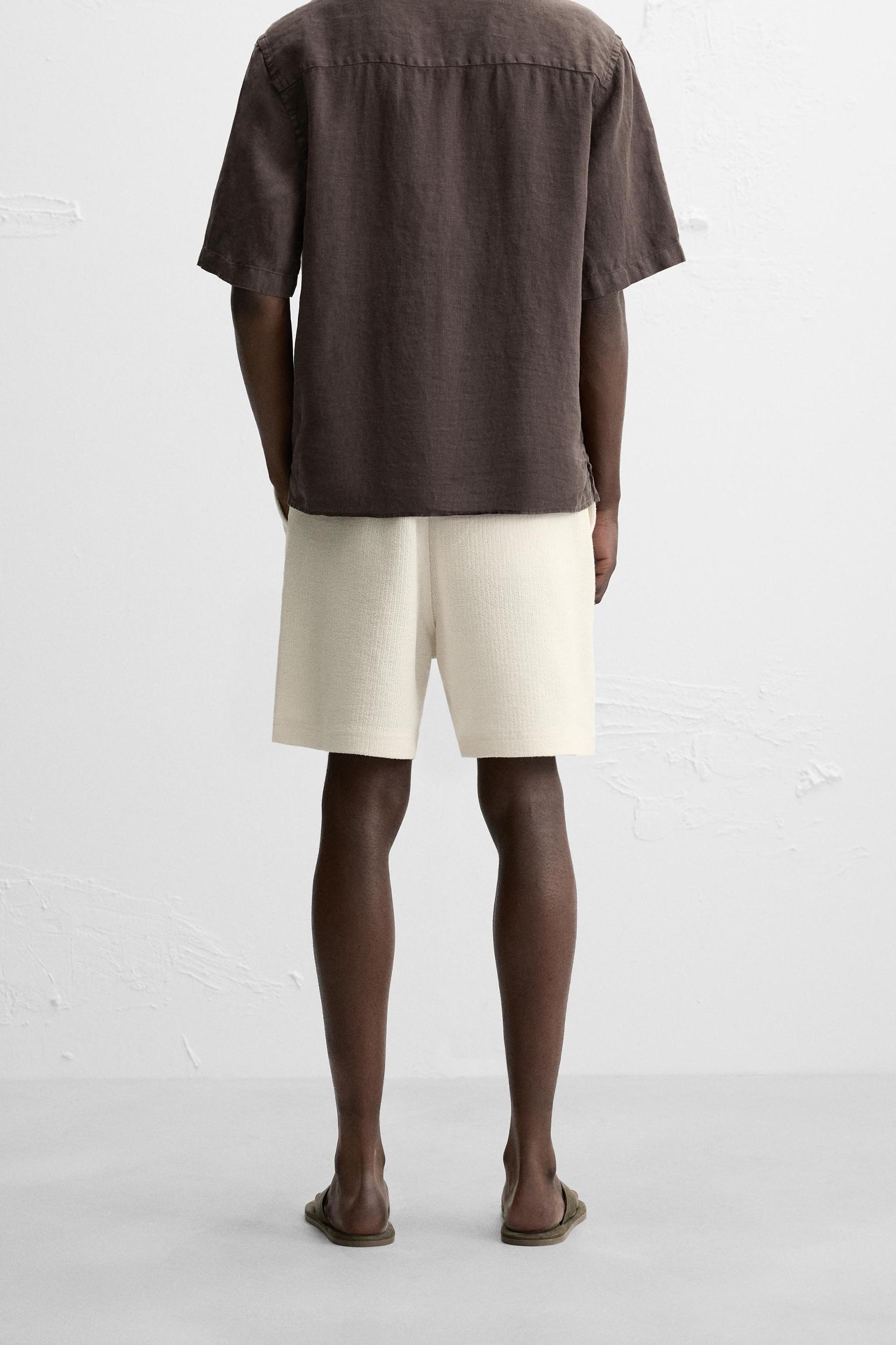 TEXTURED JOGGER SHORTS Product Image