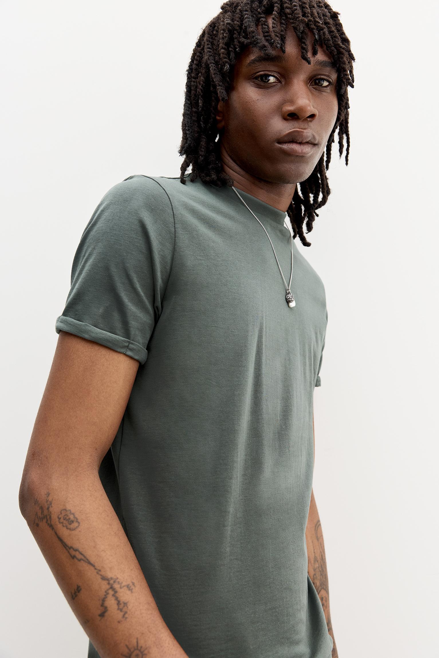 Basic muscle fit T-shirt Product Image