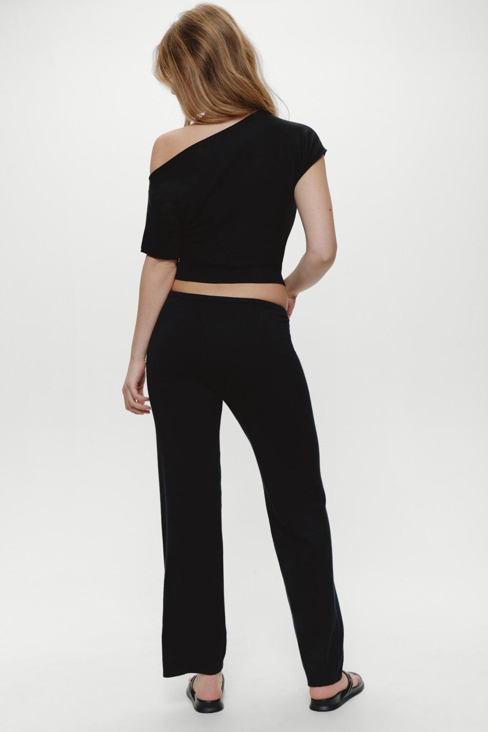 1034. Deltapeak® Straight Leg Sweats - Black Product Image