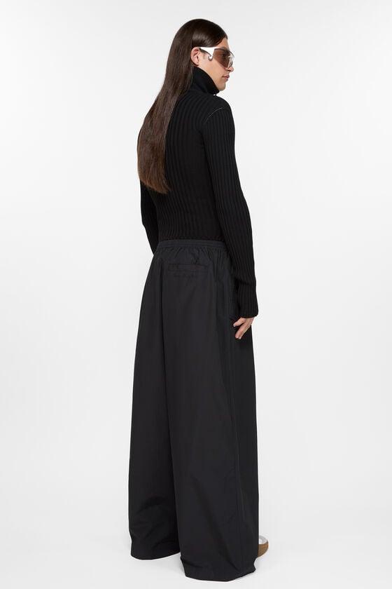 Relaxed fit trousers Product Image