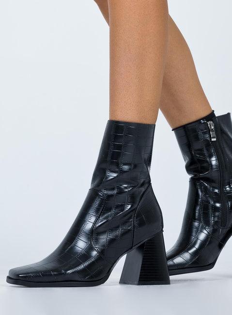Michelle Boots Black Product Image