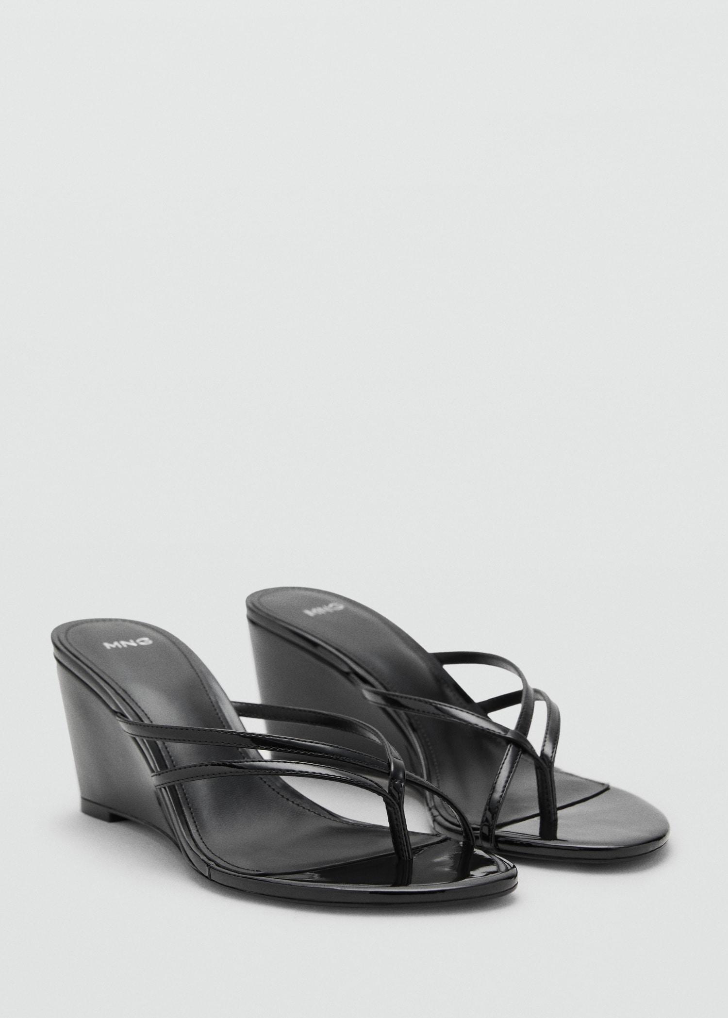 Wedge sandals with crisscross straps - Women | MANGO USA Product Image