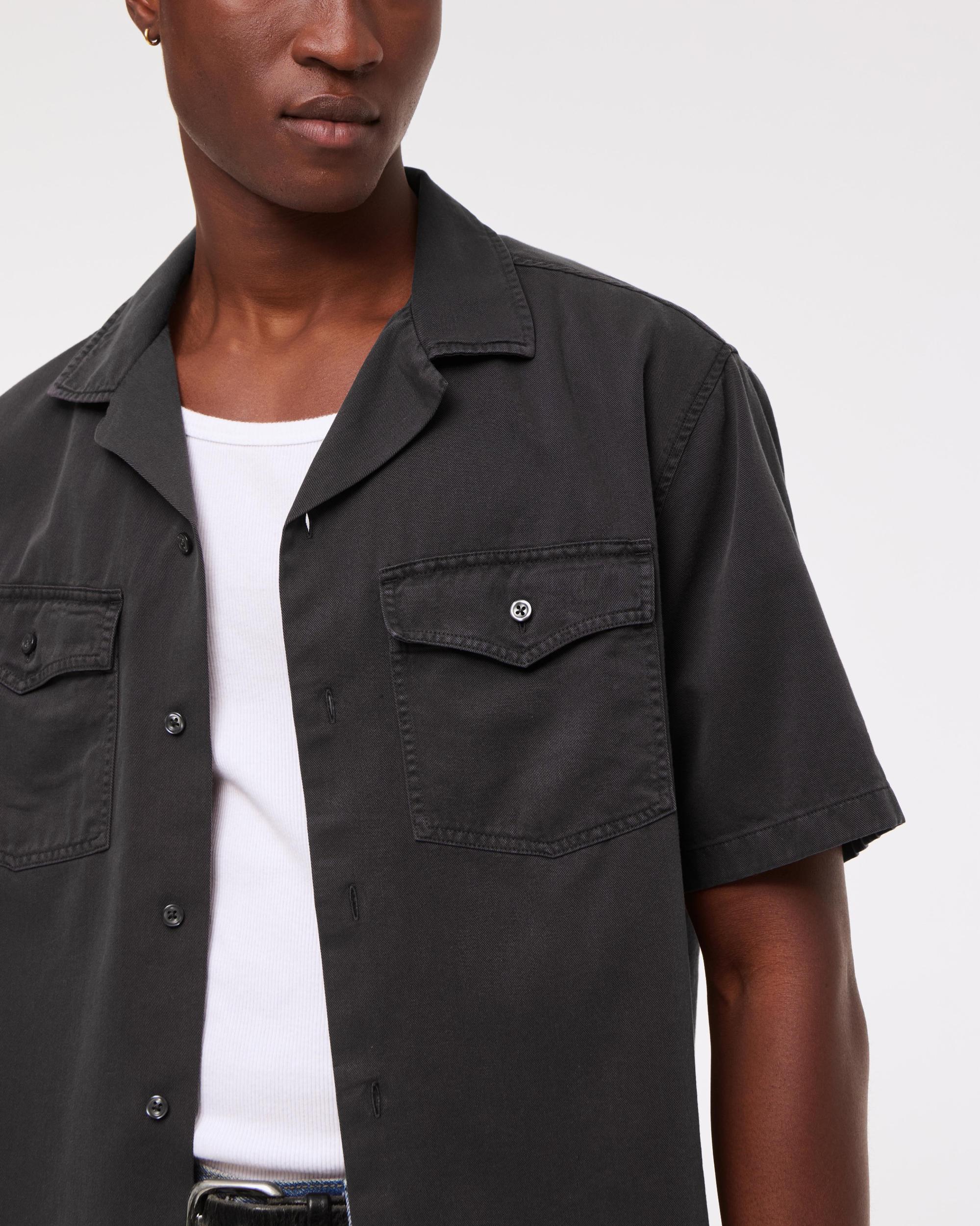 Short-Sleeve Cropped Modelo Workwear Button-Up Shirt Product Image