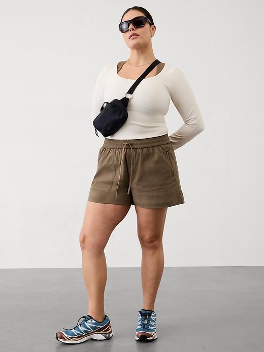 Trekkie North Mid Rise Short Product Image