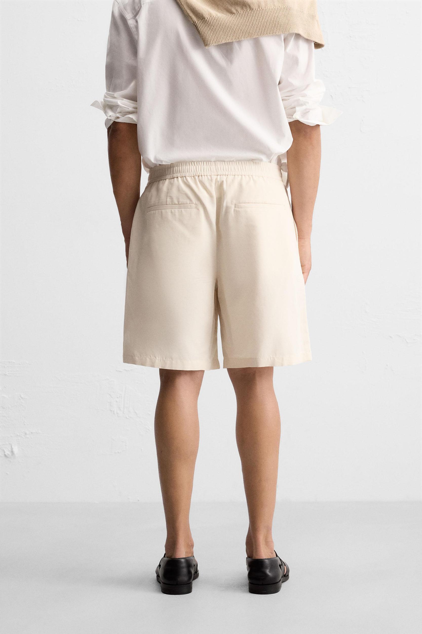 TEXTURED REGULAR FIT SHORTS Product Image