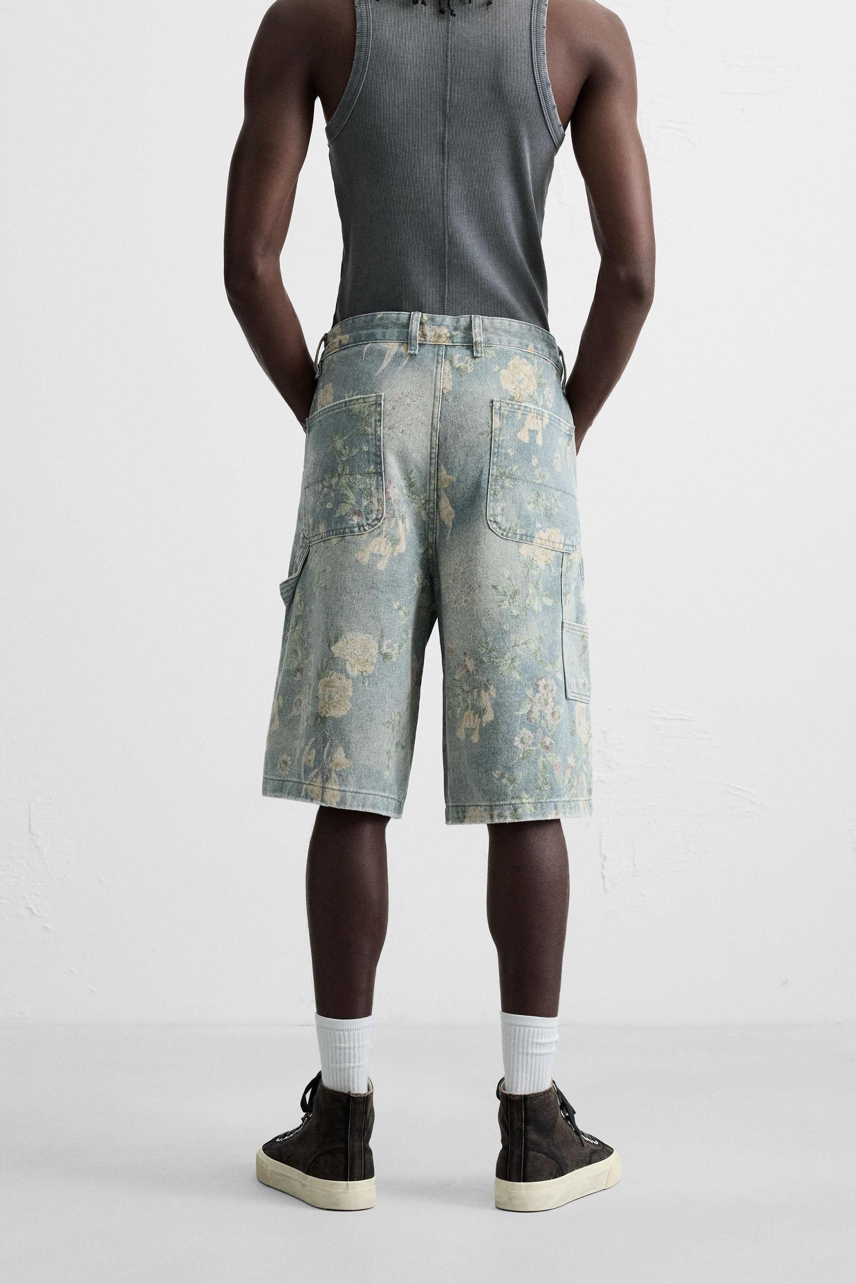 FLORAL PRINT CARPENTER POCKET BERMUDA SHORTS Product Image