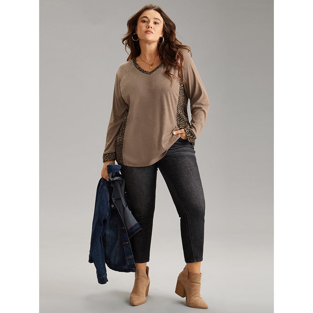 Plus Size Leopard Patchwork V Neck Raglan Sleeve T-shirt LightBrown Women Casual Contrast Leopard V-neck Dailywear T-shirts BloomChic 12/L Product Image