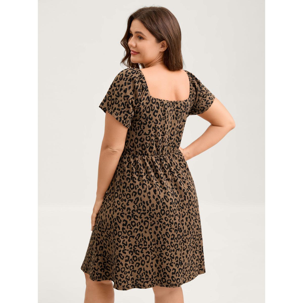 Plus Size Leopard Print Sweetheart Knee-Length Dress Browncoffeecolor Women Leisure V-neck Short sleeve Curvy BloomChic 12/L Product Image