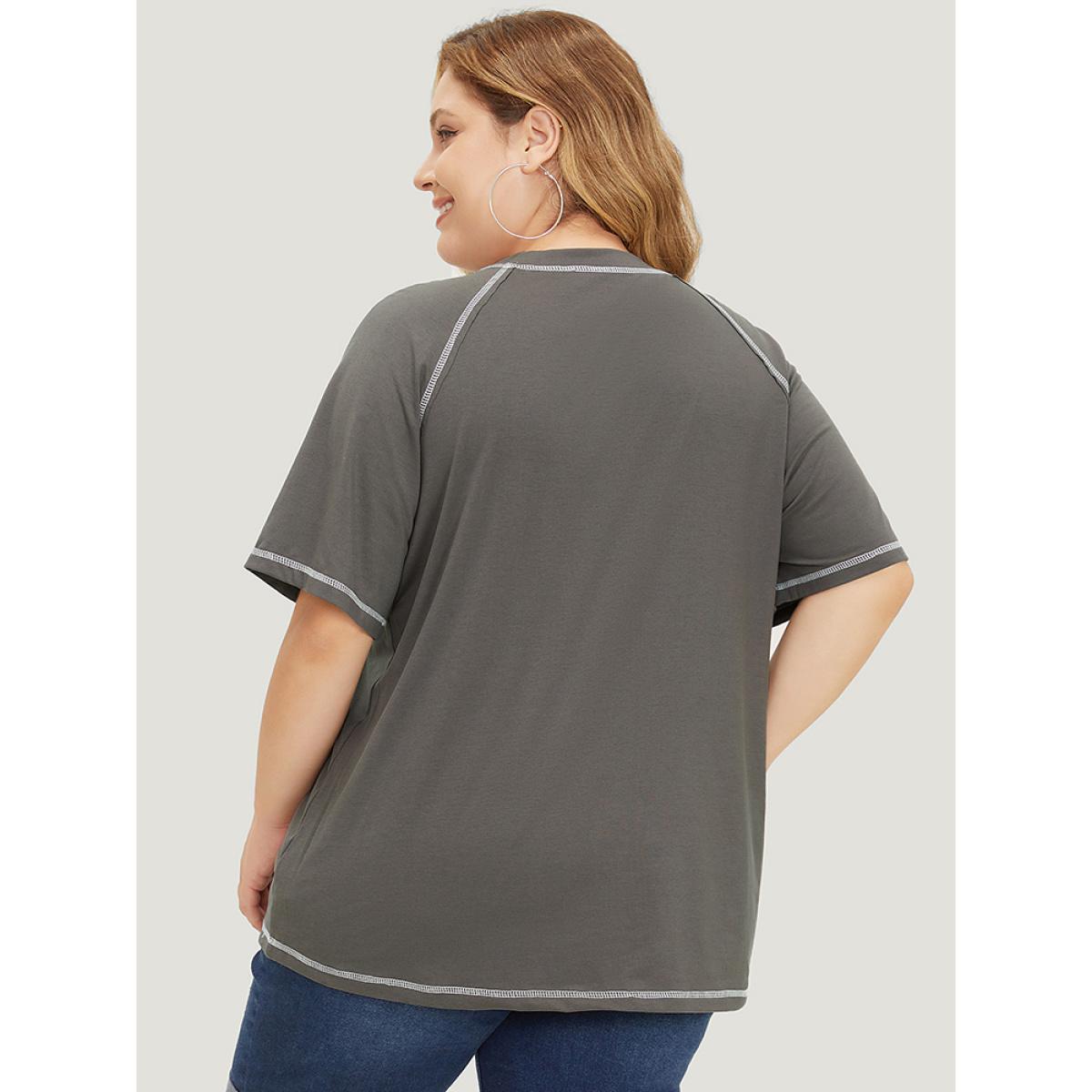 Plus Size Solid Contrast Stitch Raglan Sleeve Patched Pocket T-shirt DimGray Women Casual Stitch Plain Round Neck Dailywear T-shirts BloomChic 18-20/2X Product Image