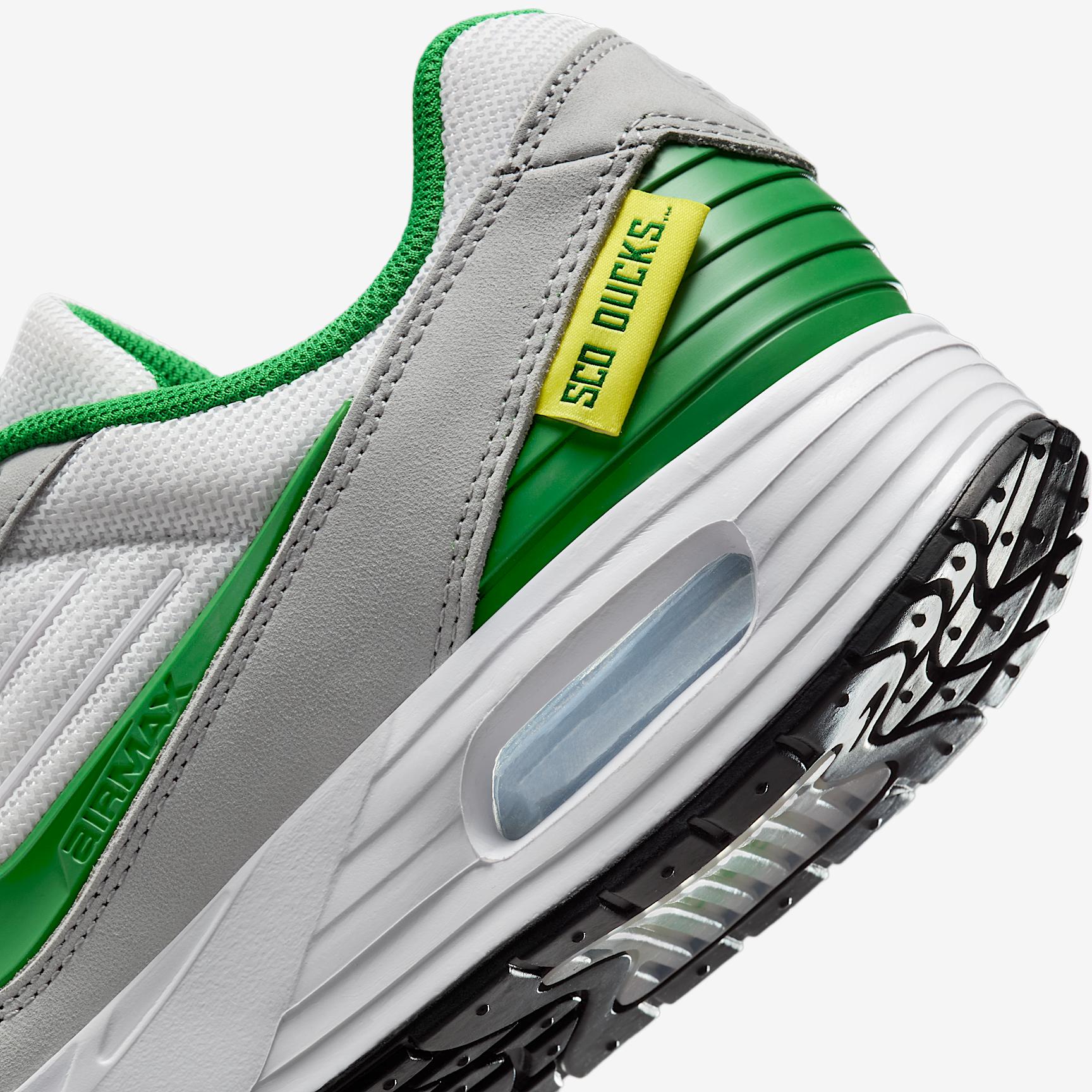 Nike College Air Max Verse (Oregon) Men's Shoes Product Image