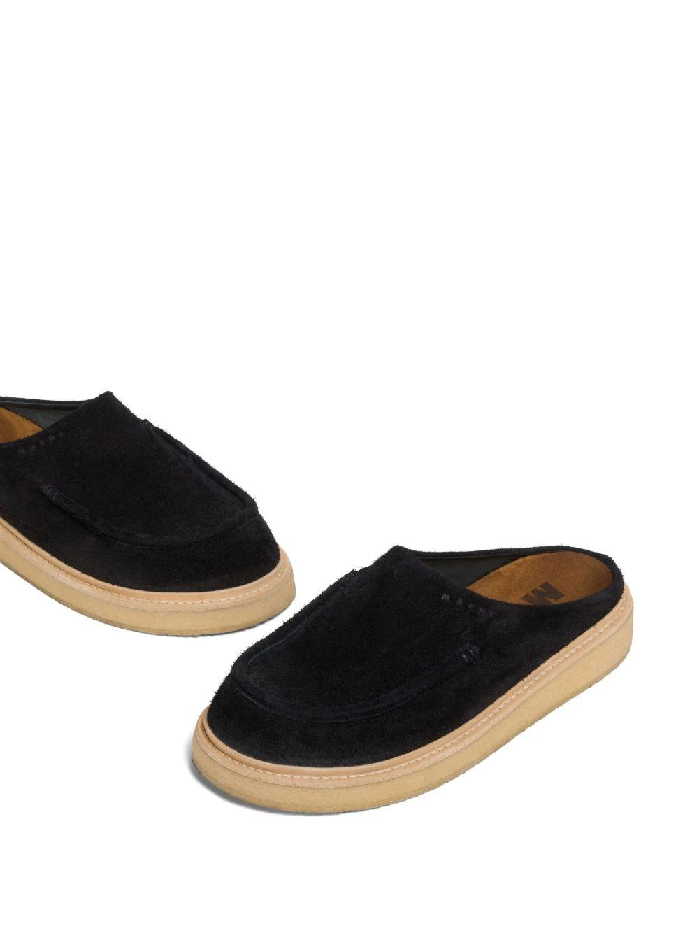 leather slippers Product Image