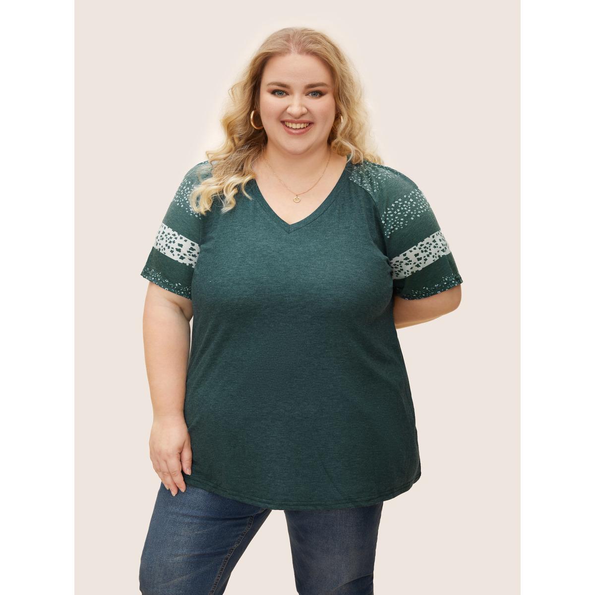 Plus Size Ditsy Floral Colorblock Contrast Raglan Sleeve T-shirt Green Women Leisure Contrast Ditsy Floral V-neck Casual T-shirts BloomChic 10/M Product Image