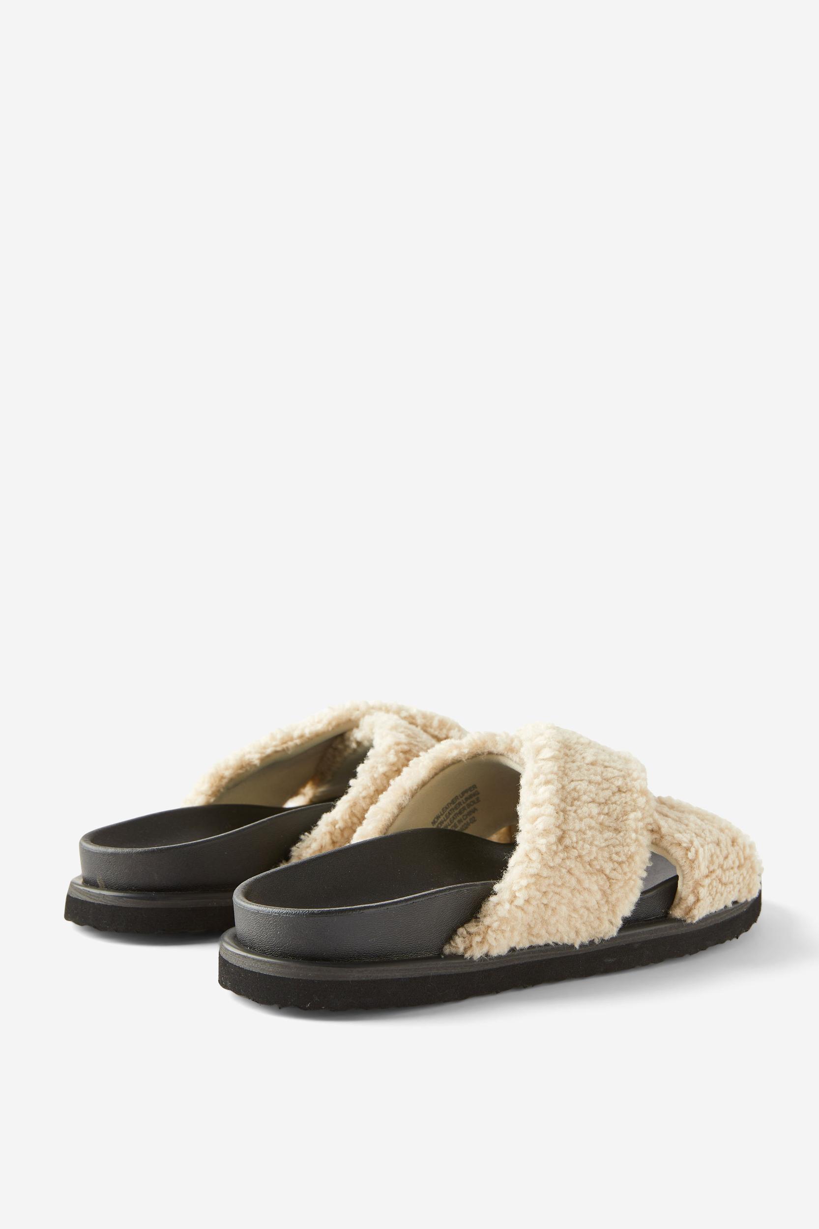 Elidy Cosy Sandal Product Image