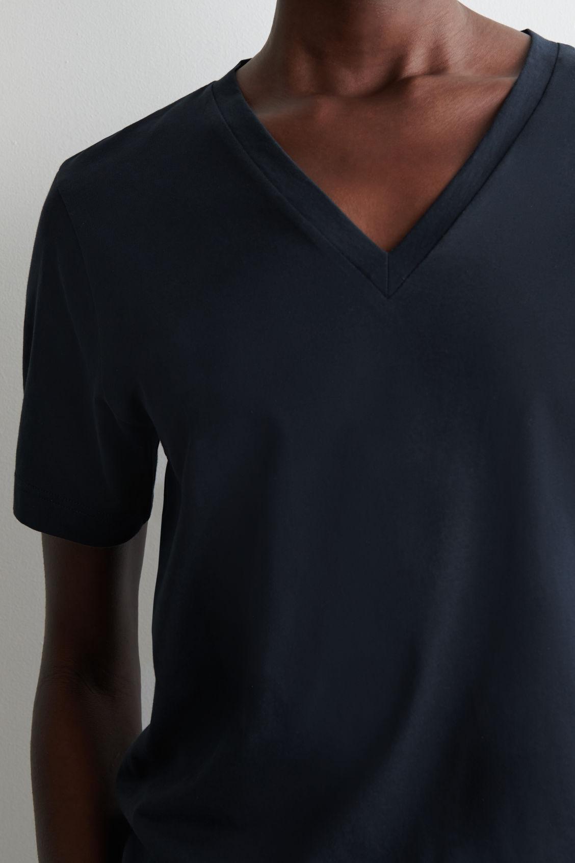 V-NECK COTTON T-SHIRT Product Image