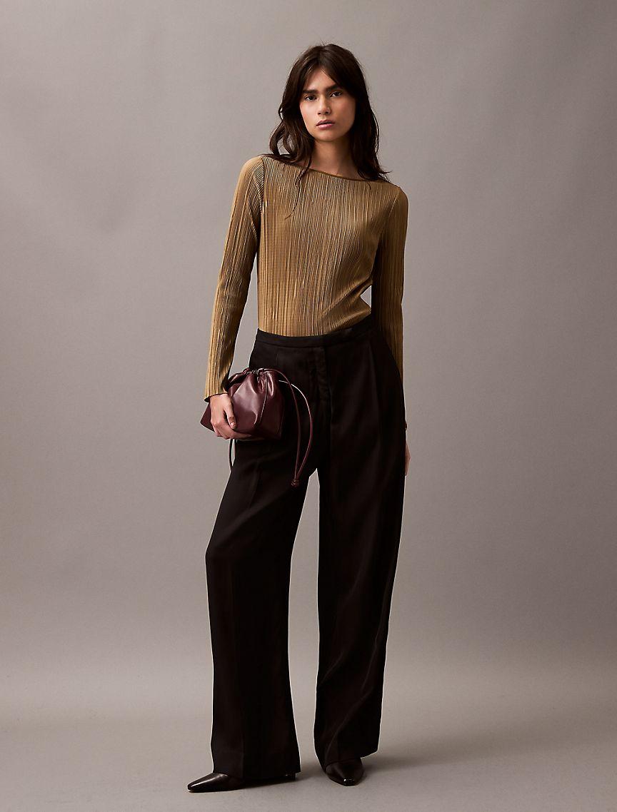 Plisse Low Back Slim T-Shirt Product Image