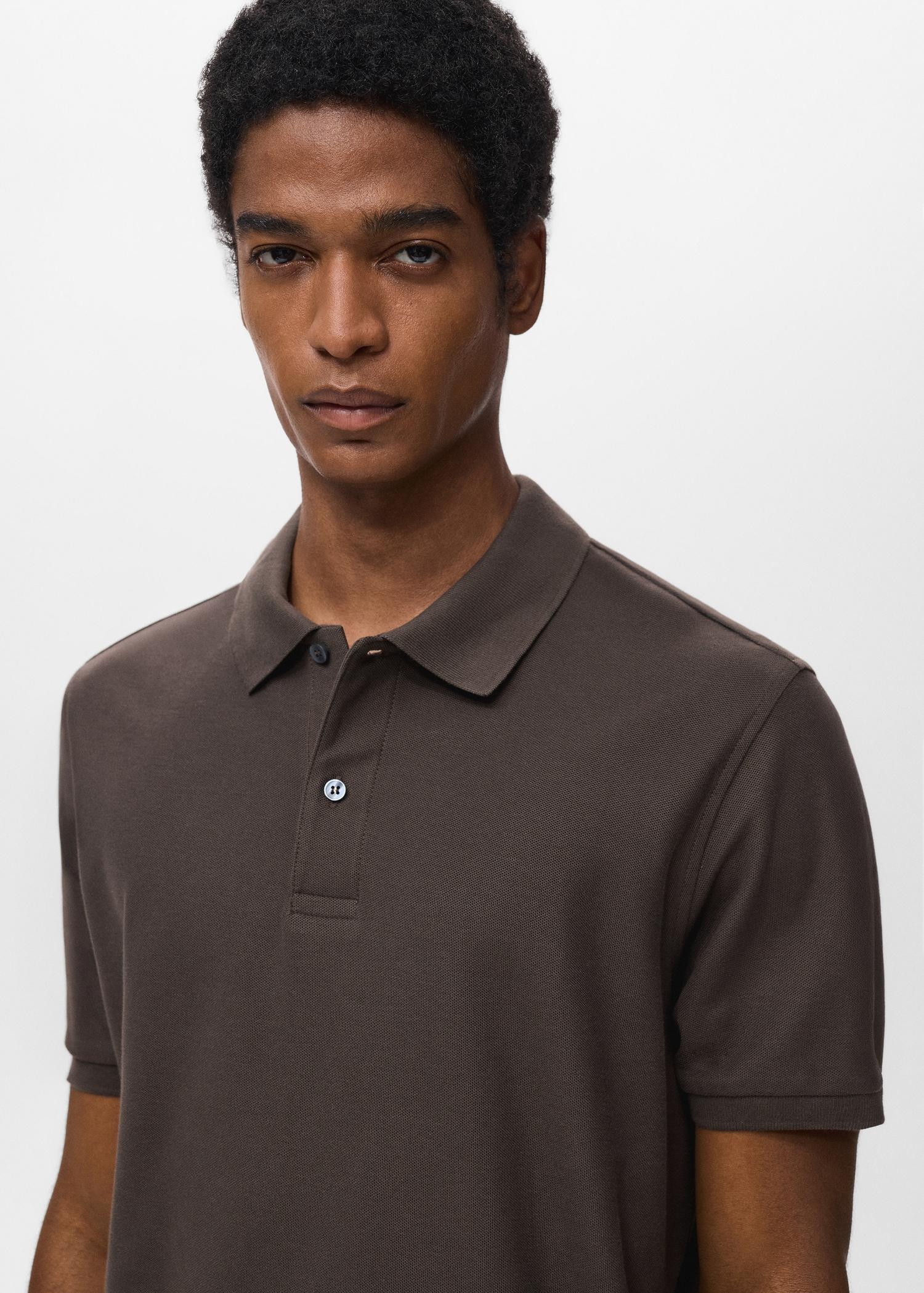 Regular-fit cotton piqué polo shirt - Men | MANGO USA Product Image