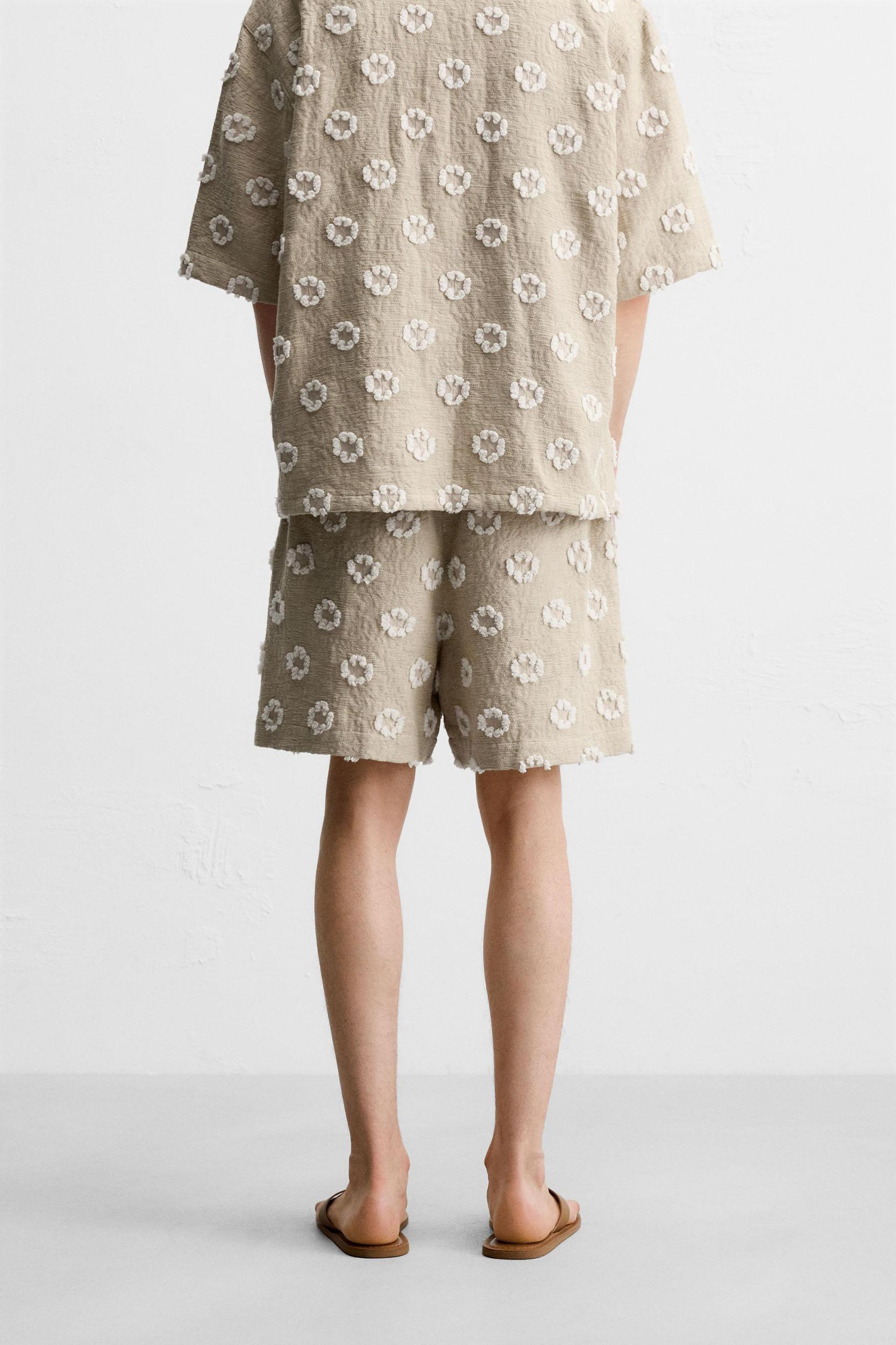 JACQUARD TEXTURED SHORTS Product Image