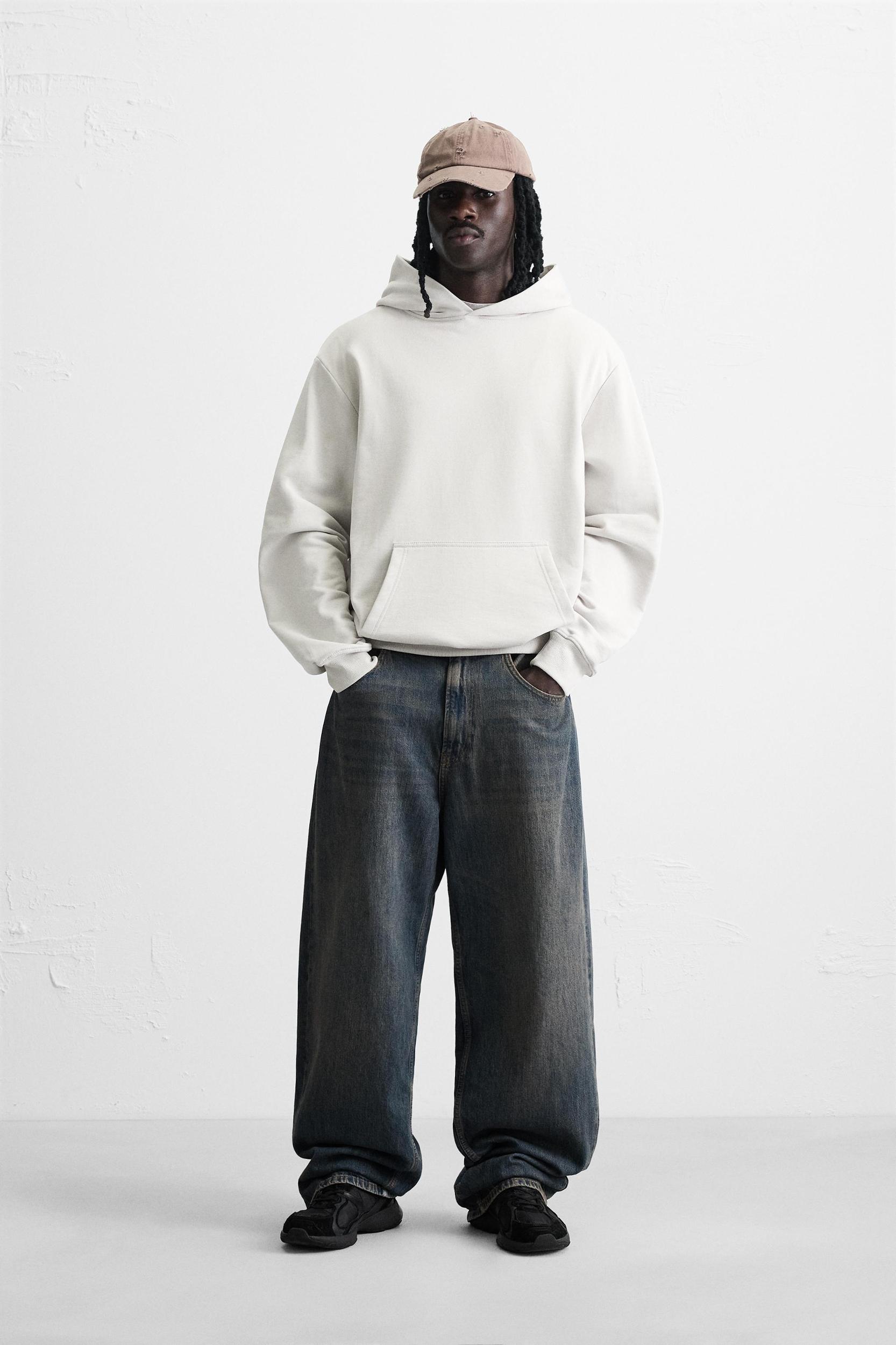 BASIC HOODIE SWEATSHIRT Product Image