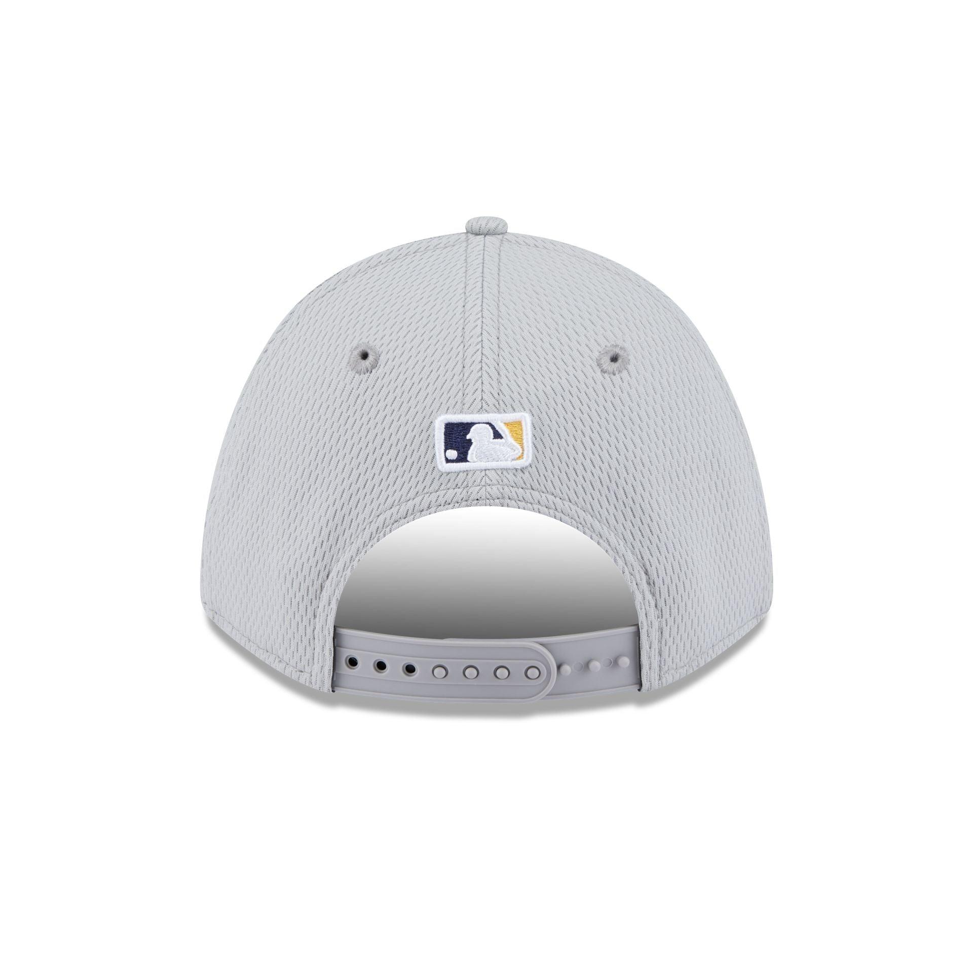 Milwaukee Brewers 2025 Clubhouse Gray 9FORTY M-Crown Snapback Hat Male Product Image