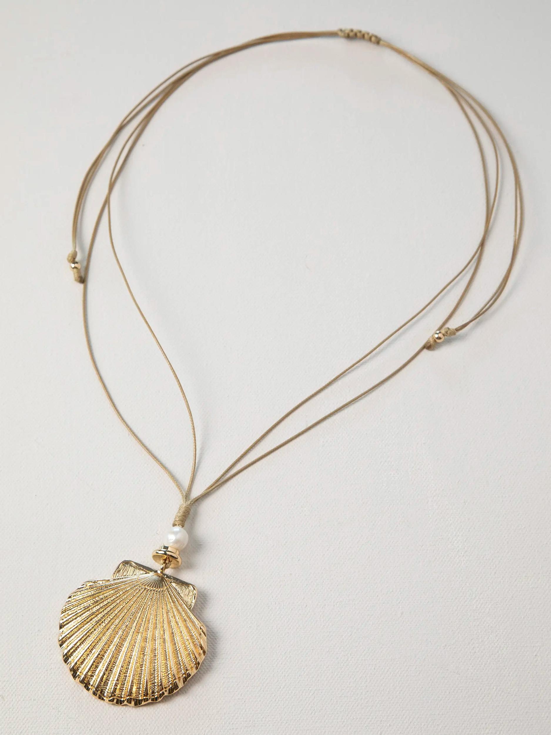 Gold Shell Necklace Product Image