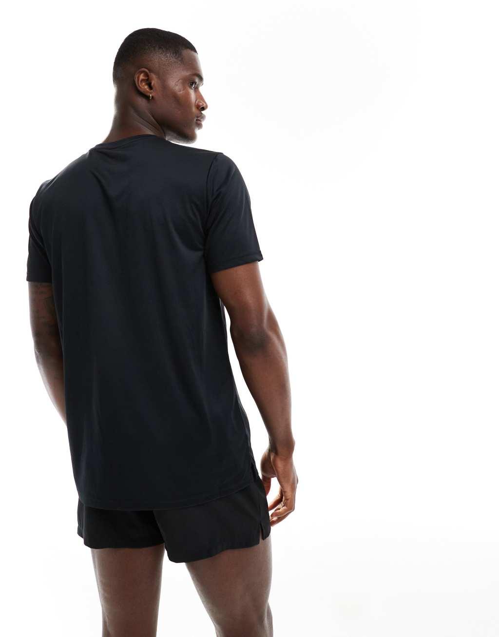 New Balance run T-shirt in black Product Image