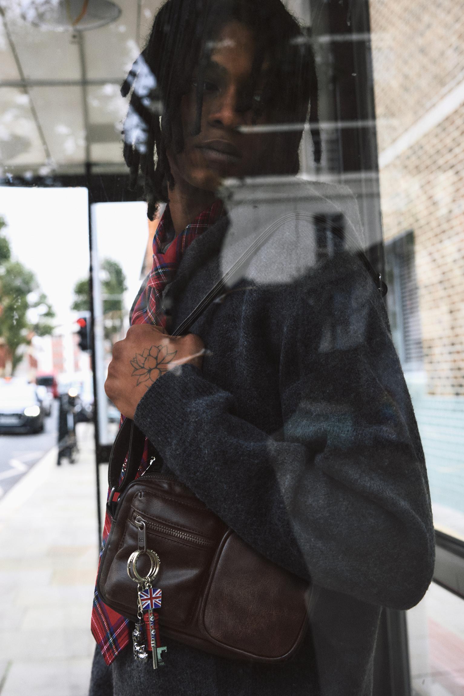 Multi-pocket messenger bag Product Image