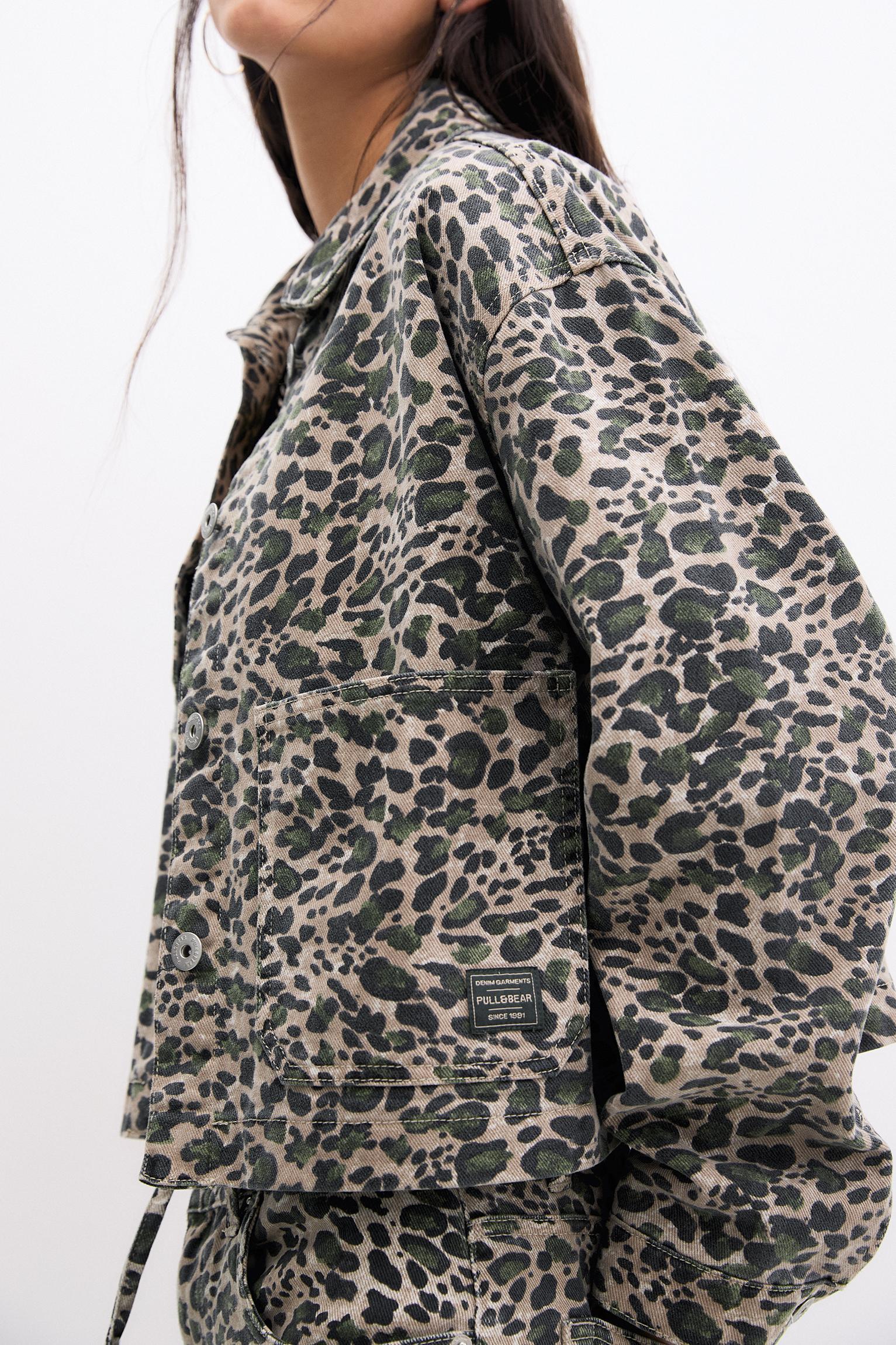 Cropped leopard print jacket Product Image