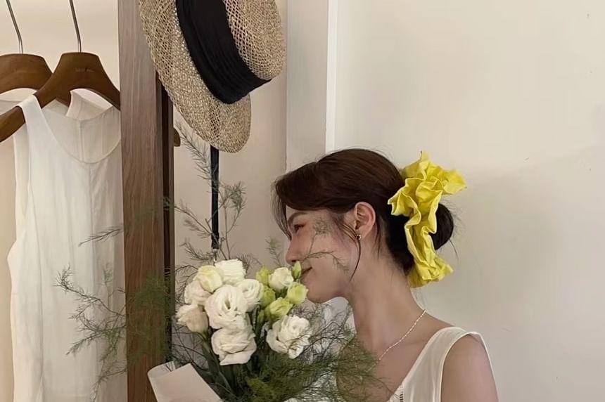 Scoop Neck Plain Flowy Tank Top Product Image