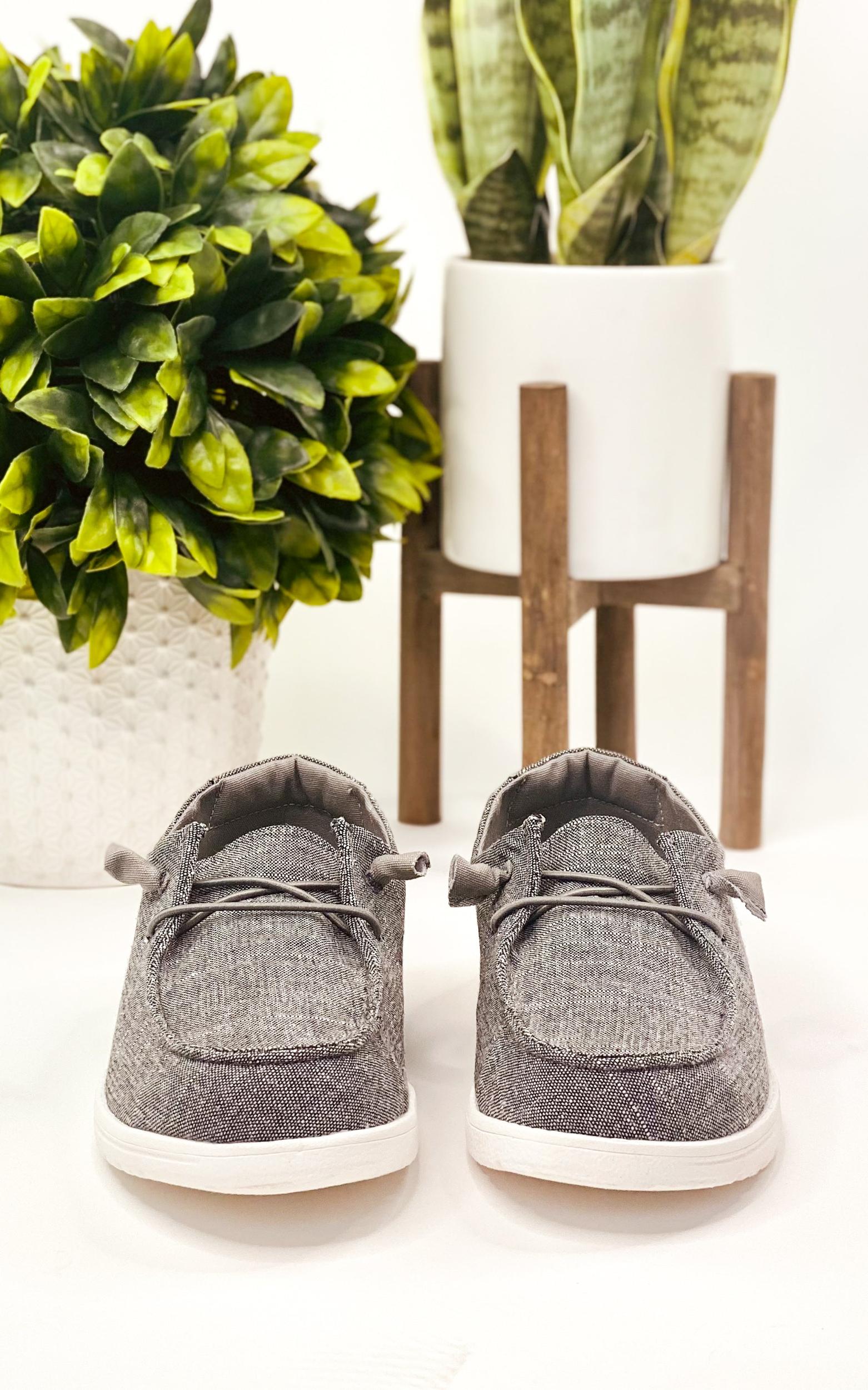 Maco Sneaker in Charcoal Product Image