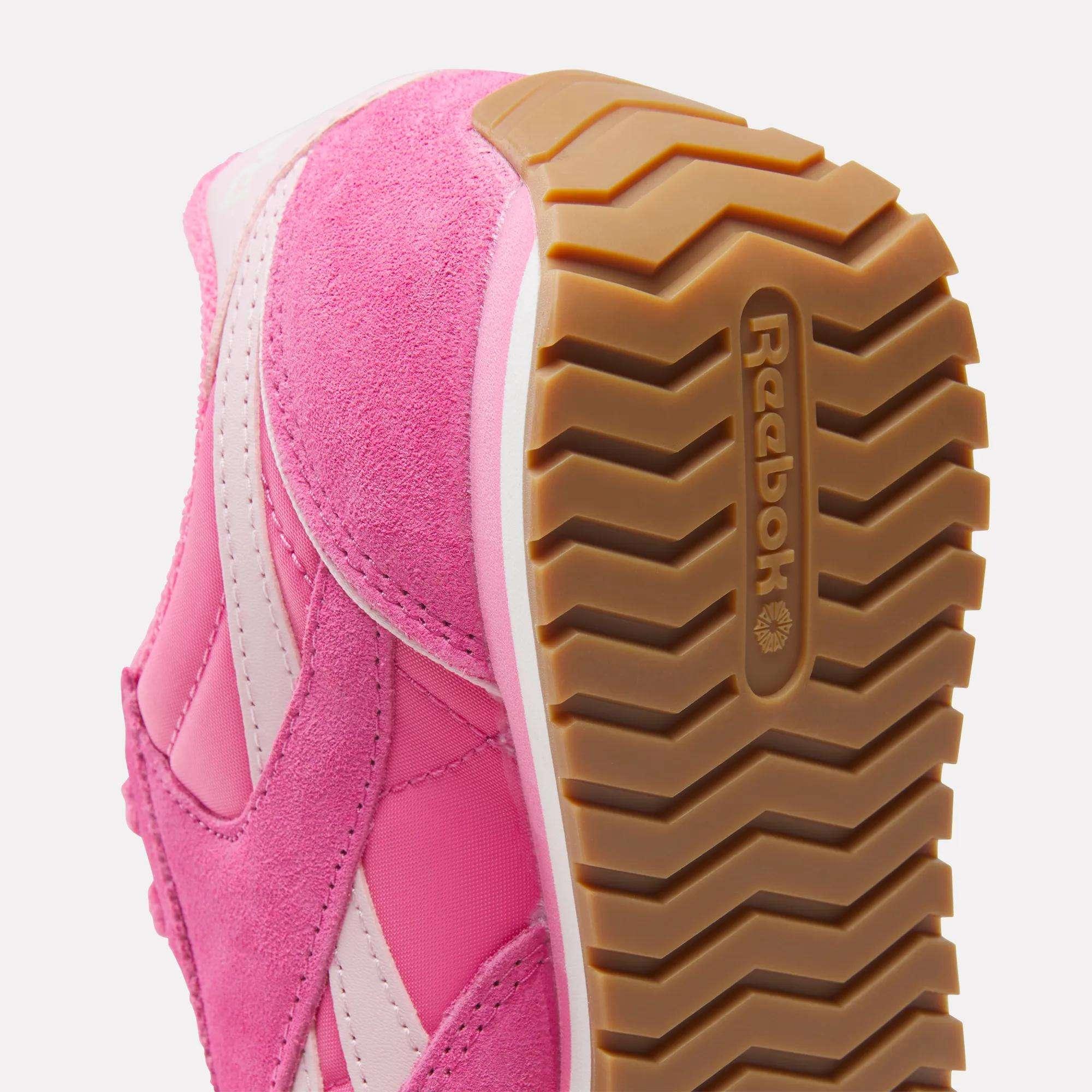 Women's Classic AZ Shoes Female Product Image