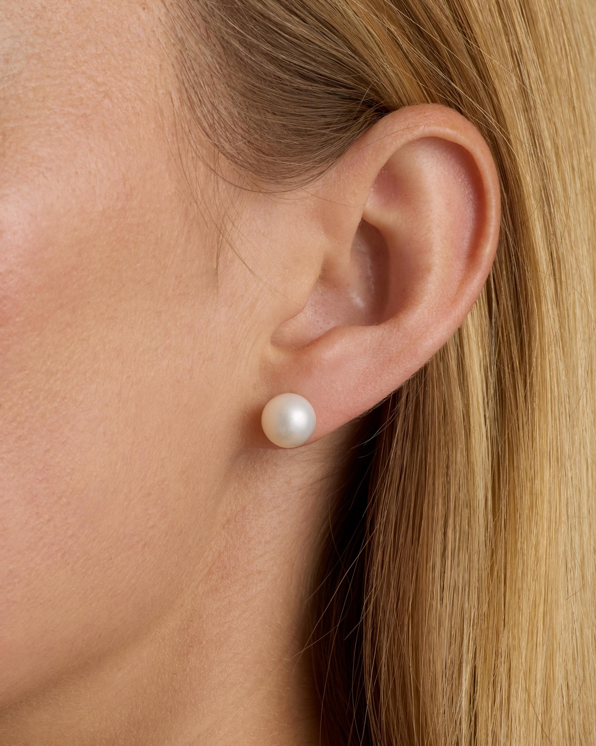 Quince | Women's 14K Gold Freshwater Cultured Pearl Studs Product Image