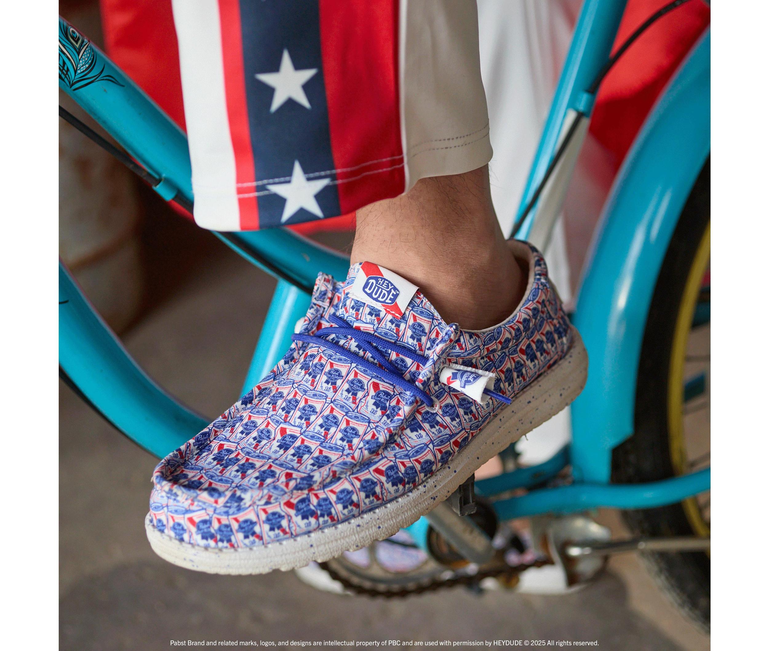 Men's HEYDUDE Wally Pabst Blue Ribbon Casual Shoes Product Image