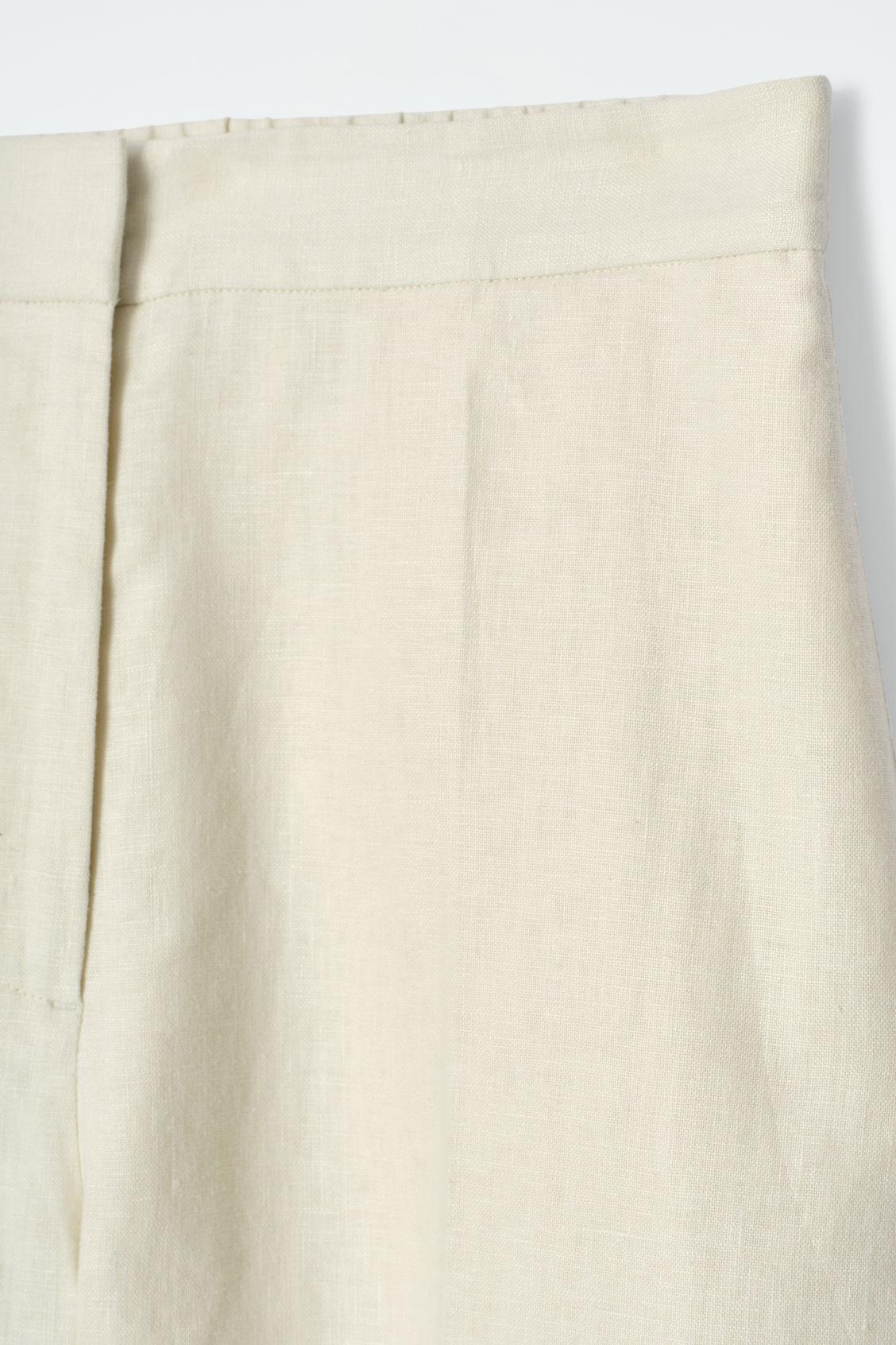 TAILORED ELASTICATED LINEN SHORTS Product Image