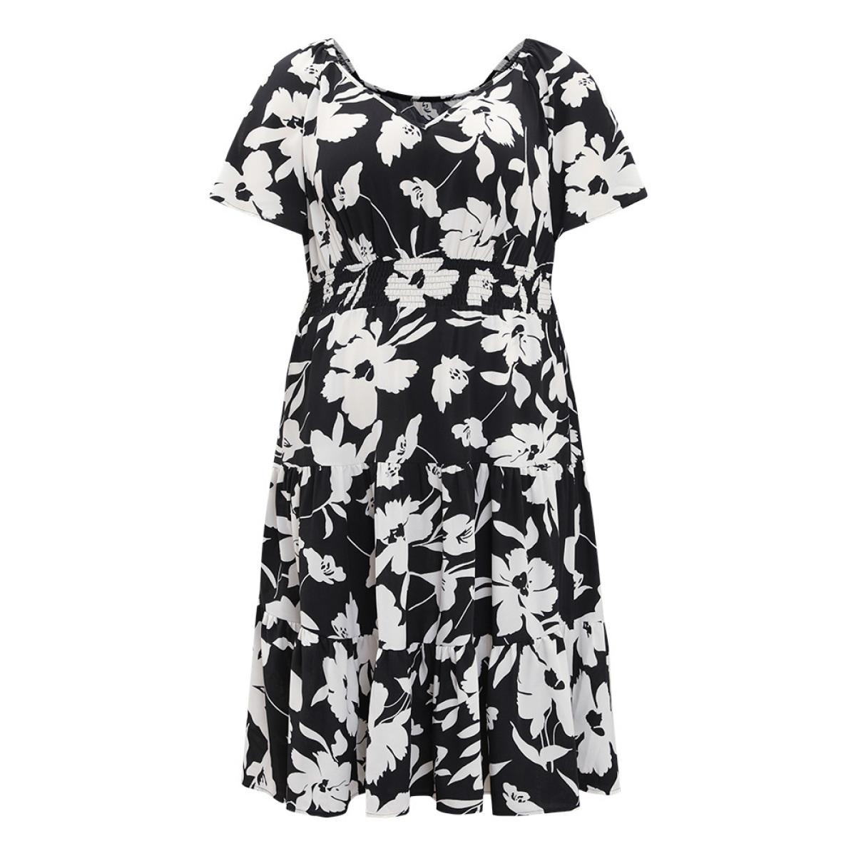 Plus Size Floral Ruffle Pocket V Neck Shirred Dress BlackFlower Women Elegant Shirred V-neck Short sleeve Curvy Midi Dress BloomChic 26/4X Product Image