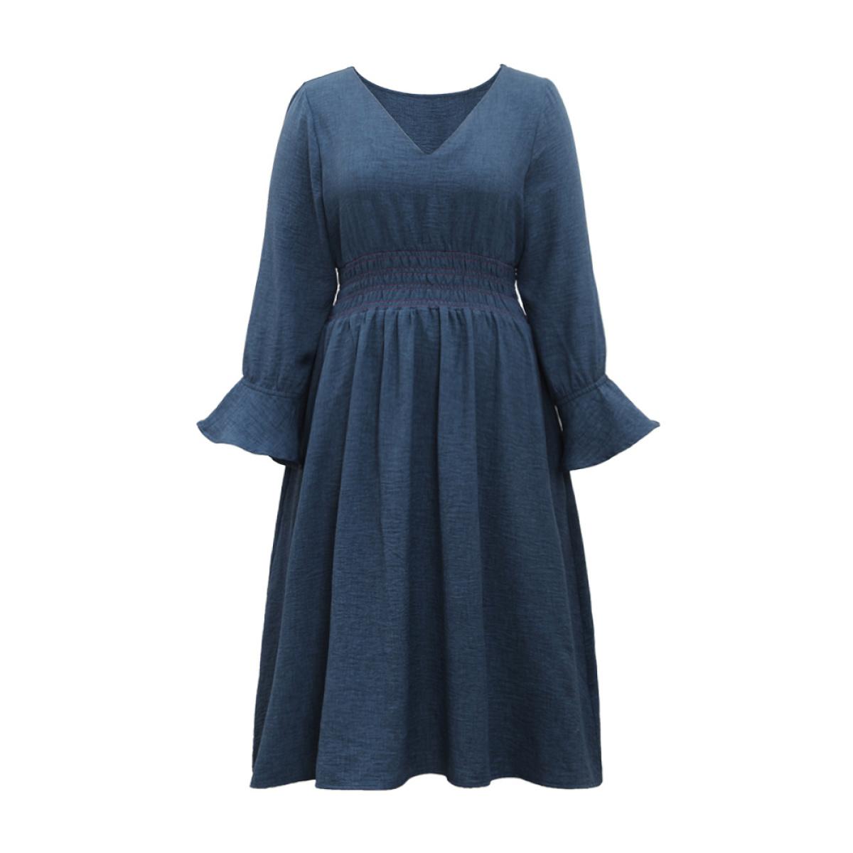 Plus Size Plain Shirred Patchwork Gathered Dress Indigo Women Casual Elastic cuffs V-neck Long Sleeve Curvy Midi Dress BloomChic 12/L Product Image
