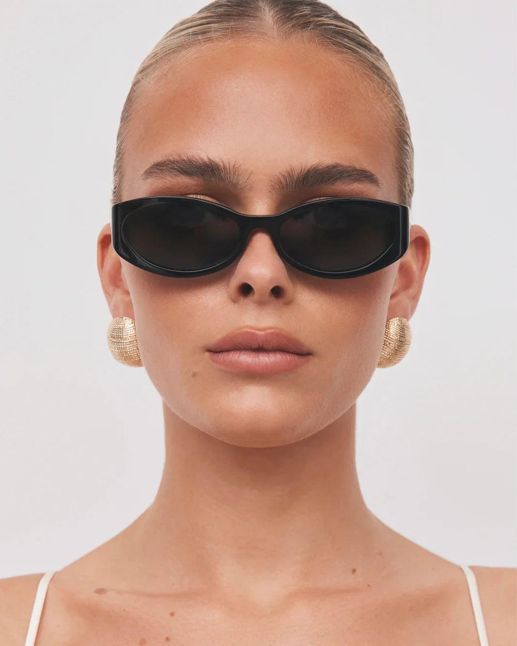 Banbe | THE KASIA Sunglasses Black Product Image