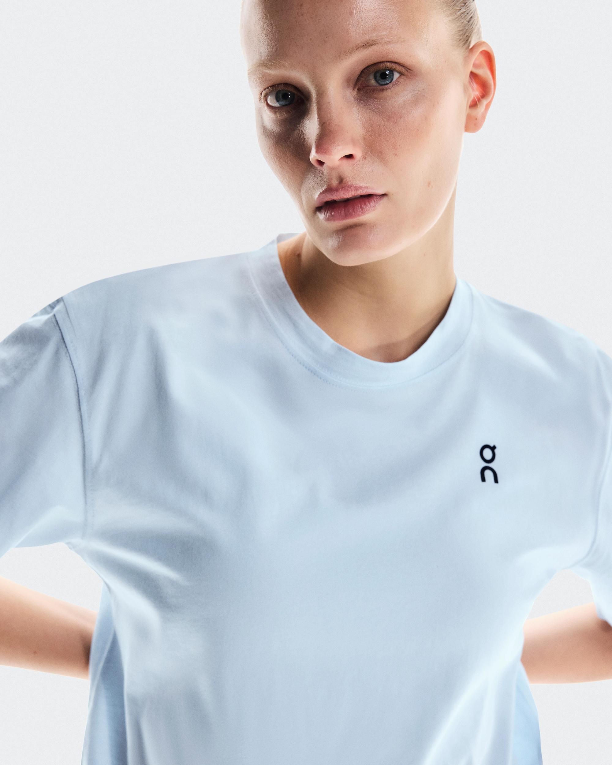 Graphic-T: Women's Organic Cotton T-Shirt With Logo Print Product Image