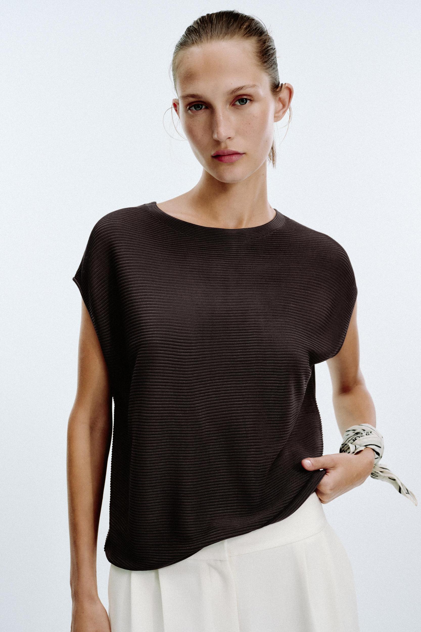 SLEEVELESS RIB KNIT TOP Product Image