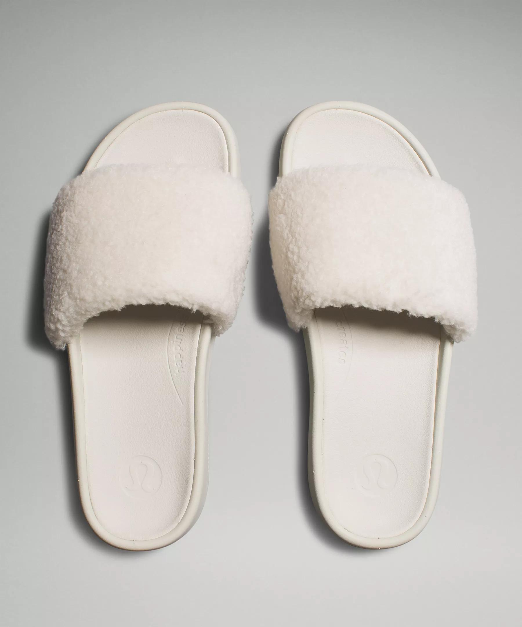 Women's Fleece Restfeel Slide Product Image