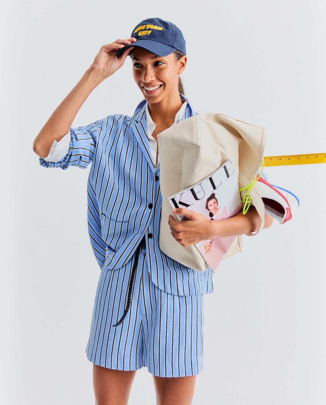 The New York City Kap - Navy Female Product Image