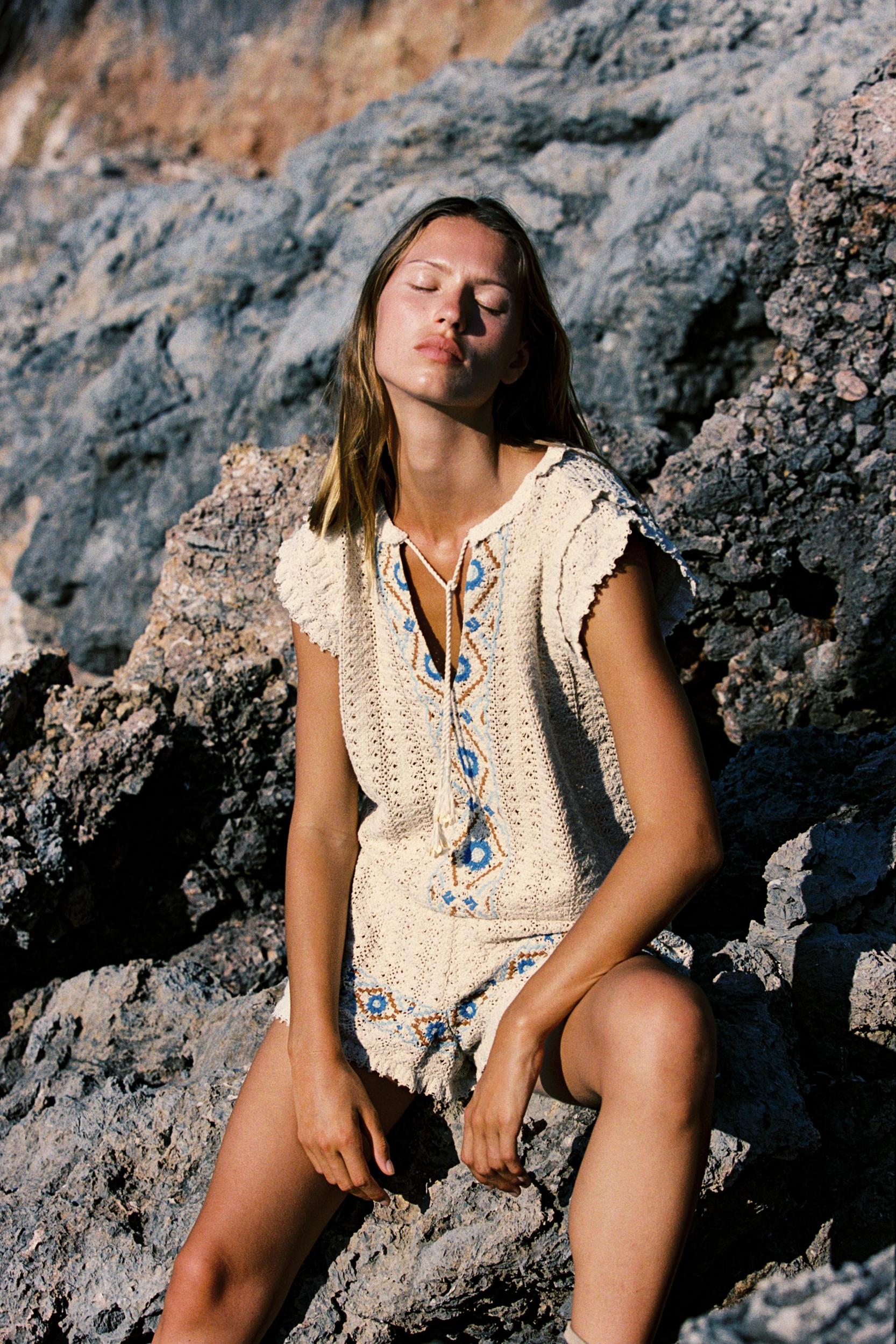 EMBROIDERED CROCHET SHORTS Product Image