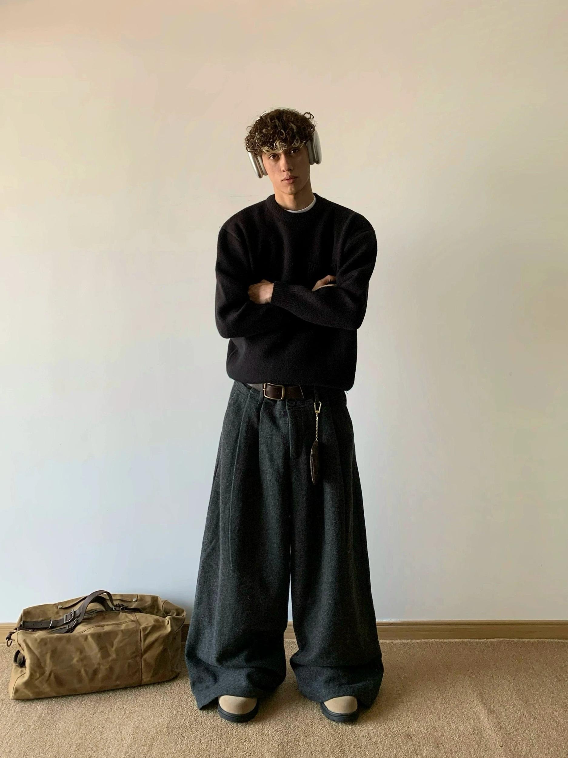 RT No. 18729 KNIT SILHOUETTE PULLOVER SWEATER Product Image