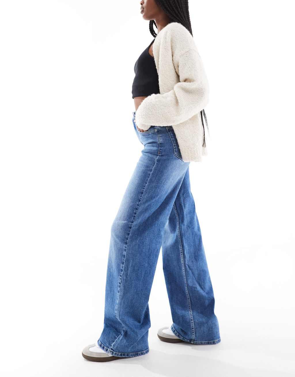 ONLY Hannah extra high rise wide leg jeans in mid blue wash Product Image