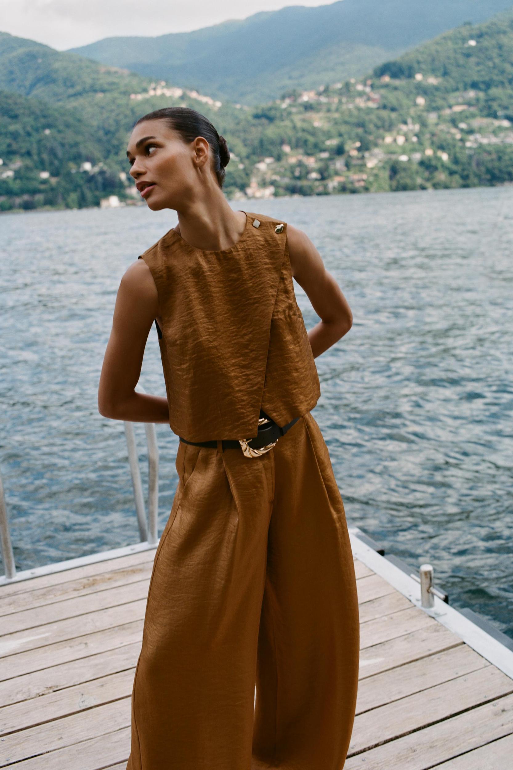 SATIN WIDE LEG BELTED PANTS Product Image