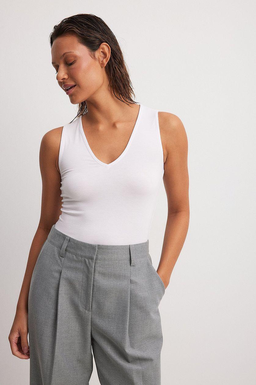 Soft Line Sleeveless V-neck Body Product Image